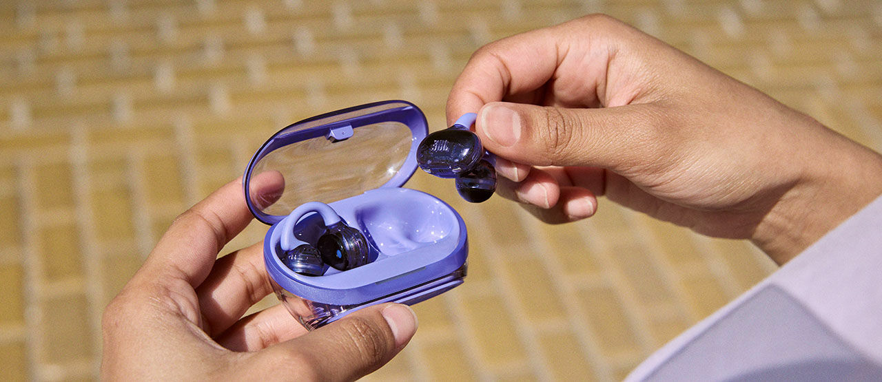 Jbl Soundgear Clips Lifestyle Image Purple 33ccf
