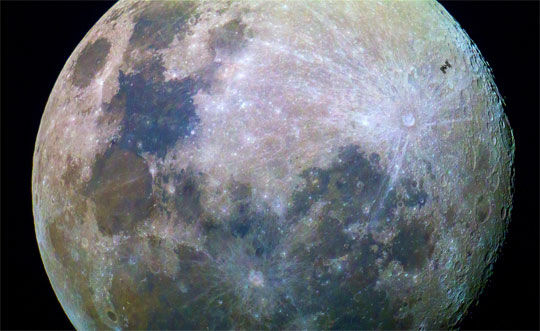 Iss Meet Moon