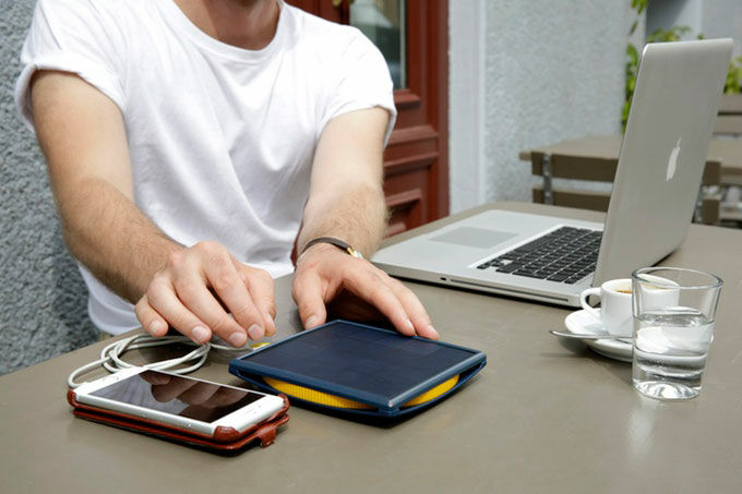 smartphone-solar-charger-little-sun-charge
