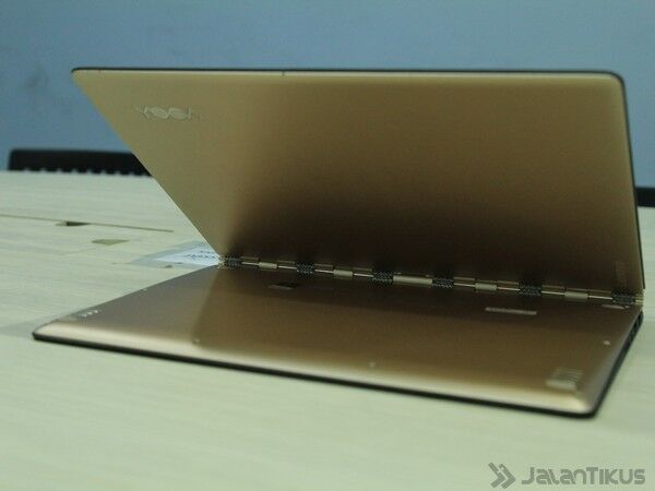040 Review Lenovo Yoga 900