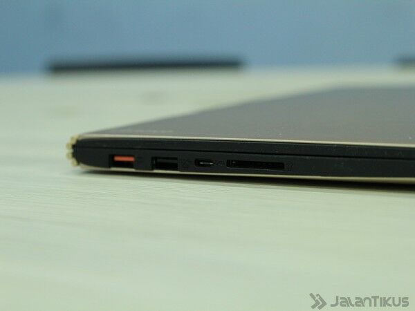 046 Review Lenovo Yoga 900