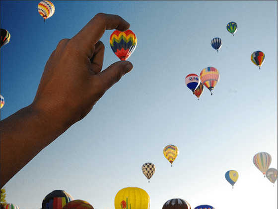Keren Banget Bisa Nangkap Balon Yang Terbang Tinggi Di Udara