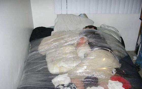 Setidaknya Dibungkus Ditempat Tidur Tapi Itu Tempat Tidur Siapa