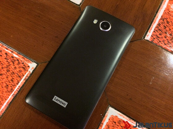 Harga Lenovo A7700 1