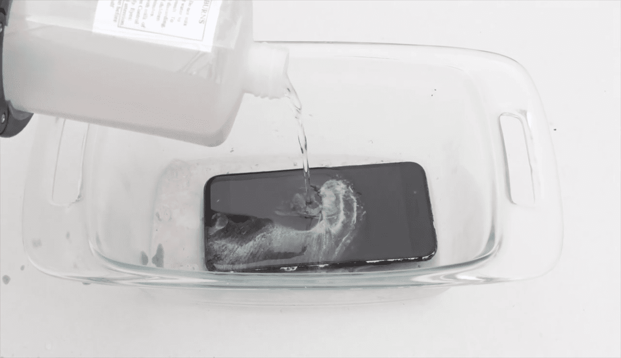 Iphone 7 Disiram Air Keras