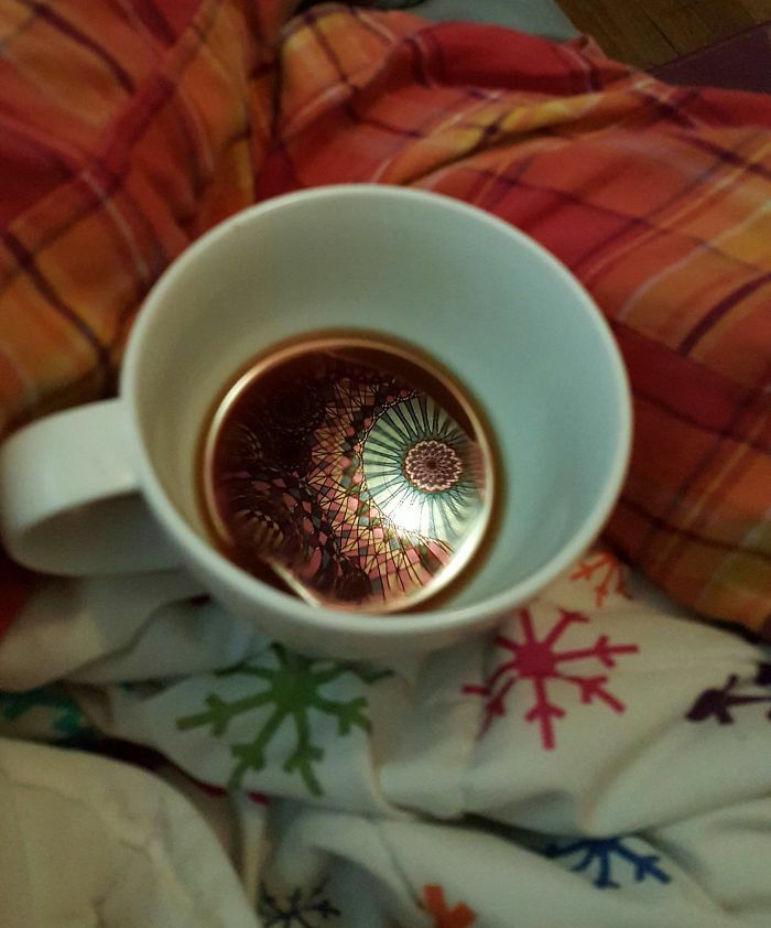 Refleksi Manis Di Secangkir Kopi Di Pagi Hari