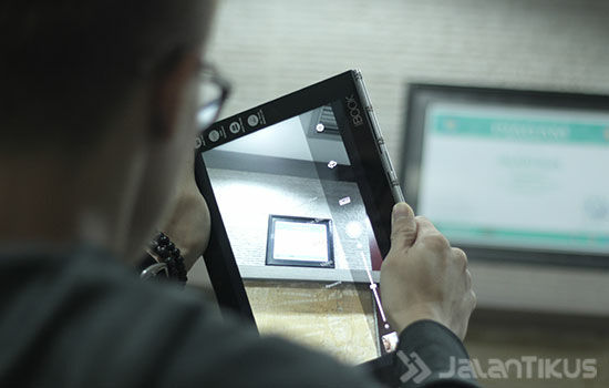 Review Lenovo Yoga Book Android 8