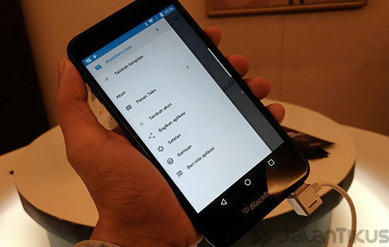 Kelebihan Blackberry Aurora 5