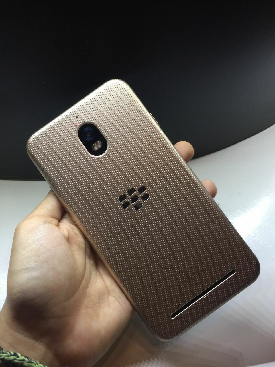 Kelebihan Blackberry Aurora 7