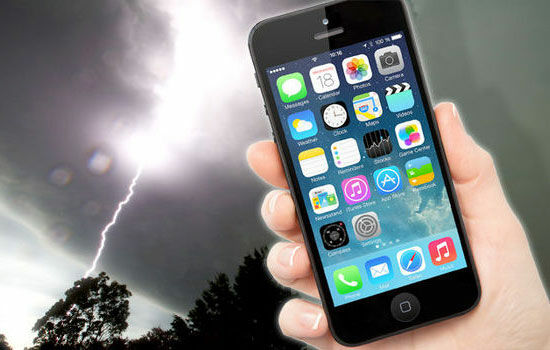 pake-smartphone-saat-badai-2