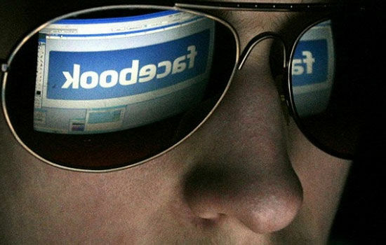 Facebook Memata Matai Lewat Kamera Smartphone 2