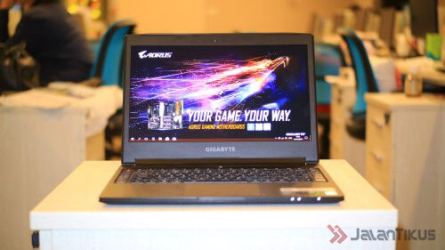Gigabyte Aero Series Laptop Gaming Tipis 10 Wm
