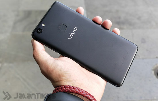 Review Vivo V7 Plus 3