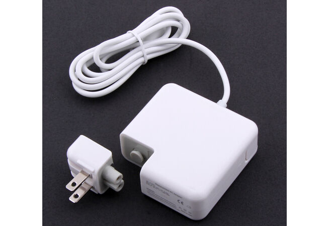 Mitos Bahaya Ngecas Laptop 4