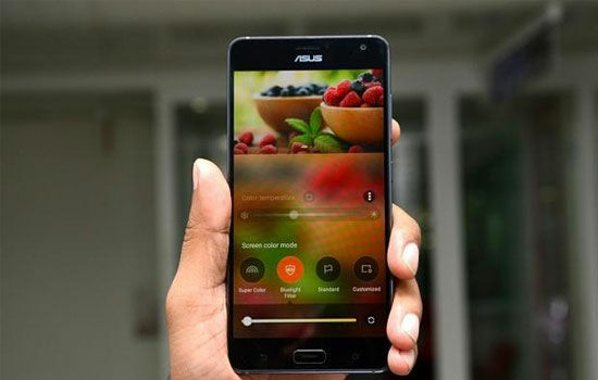 Ini Alasan Kenapa Kamu Harus Copot Anti Gores Di Smartphone Jalantikus