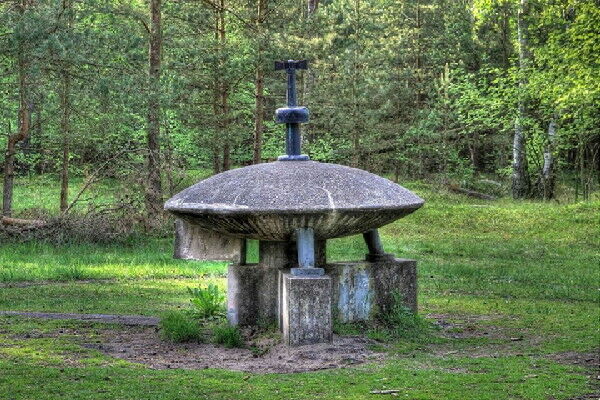 UFO Monument Picsay 99d38