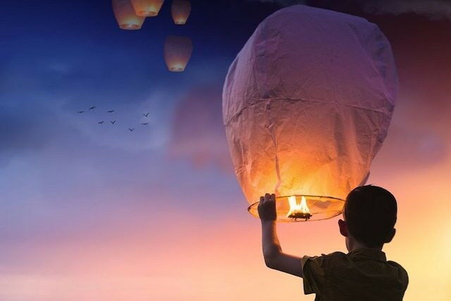 Sky Lantern 640x427 Picsay 76e10