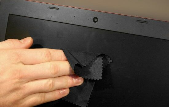 Cara Membersihkan Layar Laptop 4 D4063