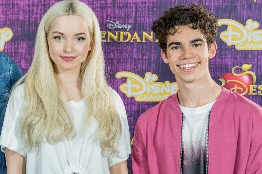 Dove Cameron Cameron Boyce C31a7