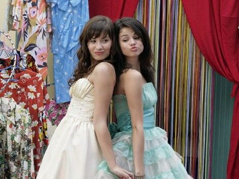 Hal Dan Fakta Gila Mengenai Kehidupan Aktor Cilik Dunia Selena Gomez Dan Demi Lovato Custom 0326c