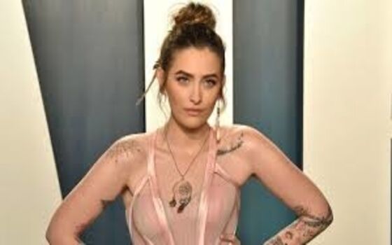 Aktor Yang Nyaris Bunuh Diri Paris Jackson C1996