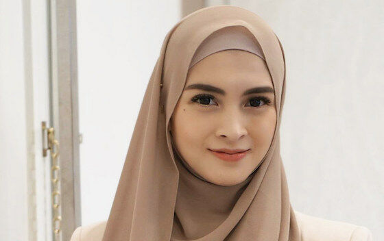 Donita Artis Indonesia Yang Punya Indra Keenam C35df