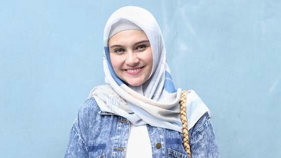 Zee Zee Shahab Artis Indonesia Yang Punya Indra Keenam 4d994