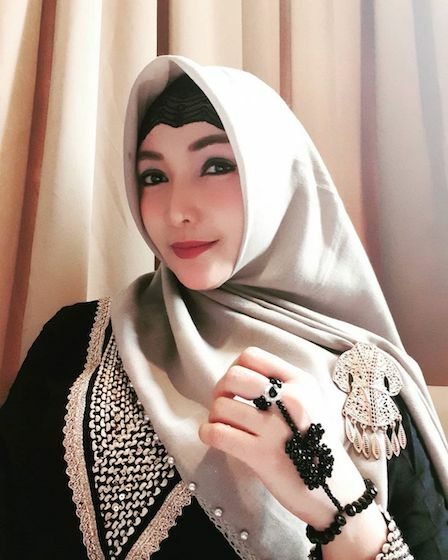 Artis Hijrah Wanita 1b953