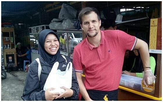 Artis Indonesia Yang Cuek Jadi Pedagang Kaki Lima Stuart Collin 37522
