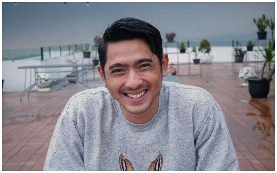 Artis Indonesia Yang Suka Naik Angkutan Umum Arya Saloka F11ee