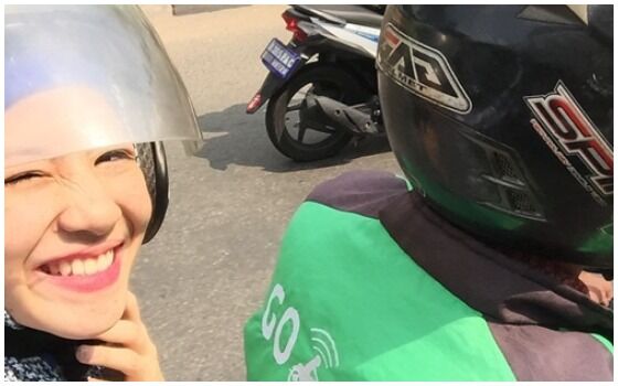 Potret Artis Indonesia Terkenal Yang Naik Ojek Online Natasha Rizky 011c1