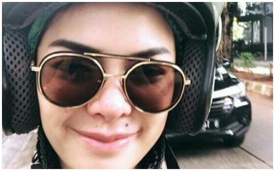 Potret Artis Indonesia Terkenal Yang Naik Ojek Online Nikita Mirzani 2fbbb