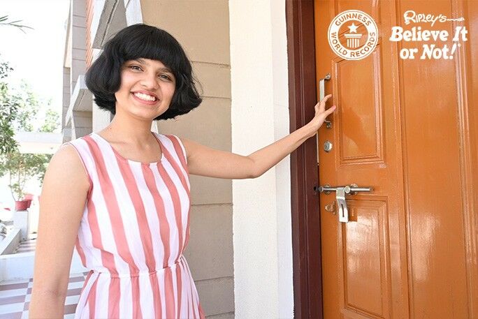 Nilanshi Patel Bahagia Dengan Rambut Barunya 16966