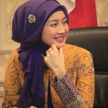 Artis Yang Menikah Dengan Fans Terbaru A540c