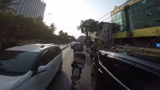 Pesepeda Bule Lawan Arah 908ae
