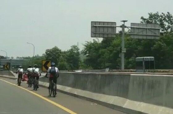 Pesepeda Masuk Tol 668b0