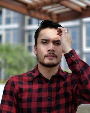 7 Artis Ini Tetap Sukses Meski Tak Lulus SMA | Jalantikus