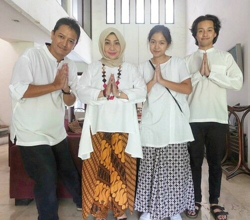 Ezra Mandira Dina Mariana D6492
