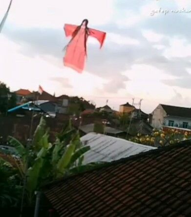 Layang Layang Kuntilanak Merah C19a9