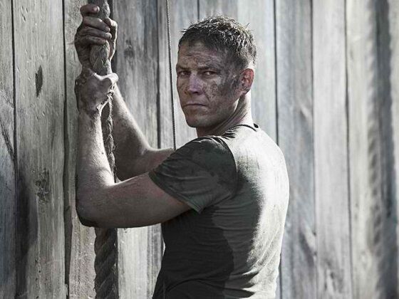 Luke Bracey 3389d