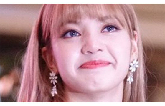 Lisa Tersenyum Setelah Menangis 3047a