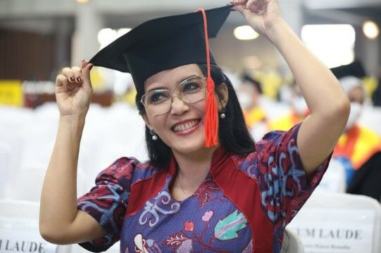 Rieke Diah Pitaloka Wisuda S3 4 D27b7