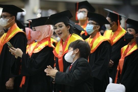 Rieke Diah Pitaloka Wisuda S3 7 2cf0f