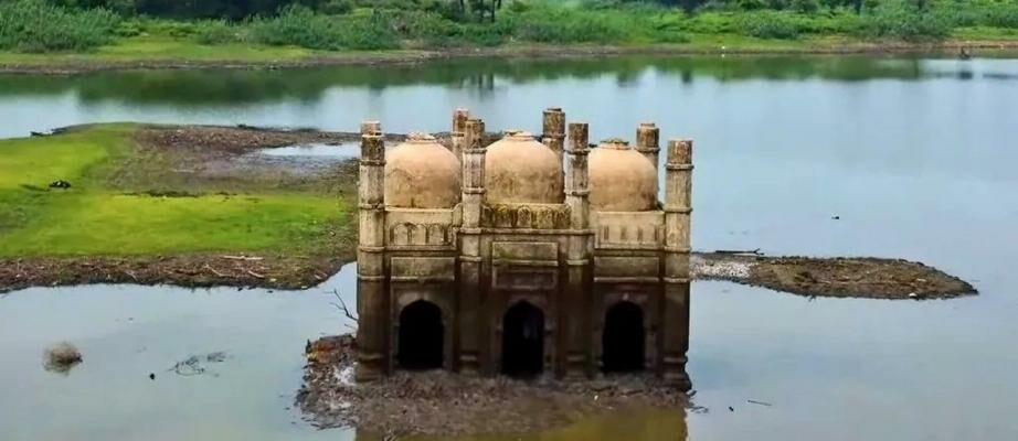 Sudah Tenggelam Sejak 1985, Masjid Berusia Ratusan Tahun di India Mendadak Muncul Lagi!