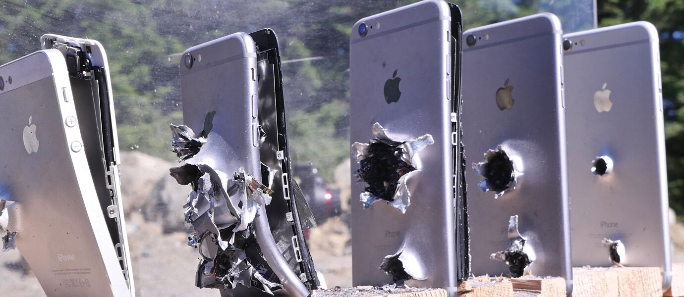 Ditembak Sampai Diblender?! Ini 5 Eksperimen Samsung vs iPhone Paling Gila Sepanjang Masa