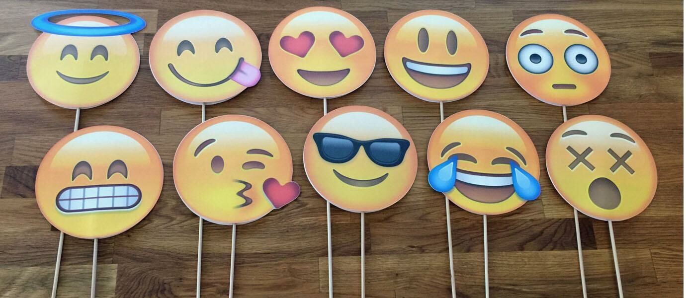 Download 970 Koleksi Gambar Emoji Banyak  HD