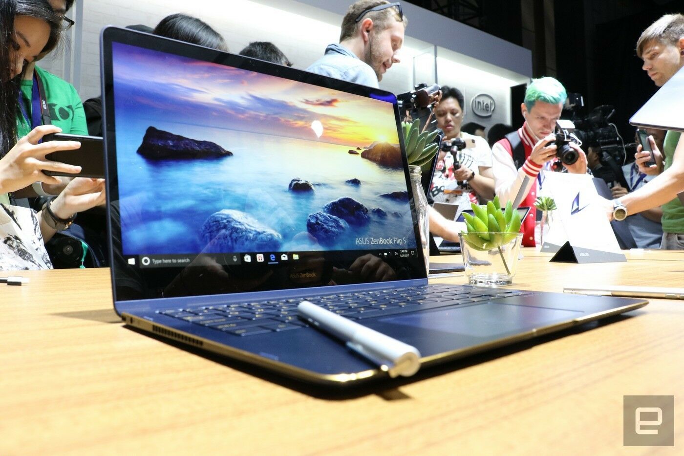 Super Canggih, Asus Luncurkan Laptop Tertipis di Dunia 