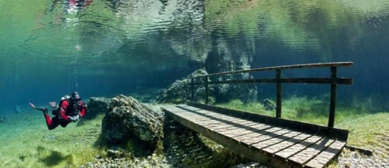 6 Danau Paling Aneh Di Dunia Ad688