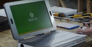 Orang Ini Mengubah Konsol Xbox One S Jadi Laptop Gaming