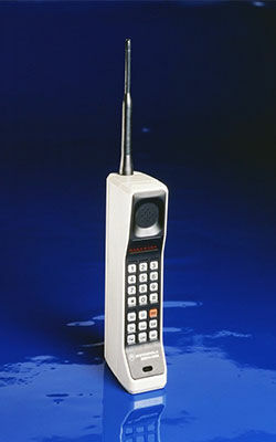 Ini Dia Bentuk Handphone Pertama Di Dunia 2